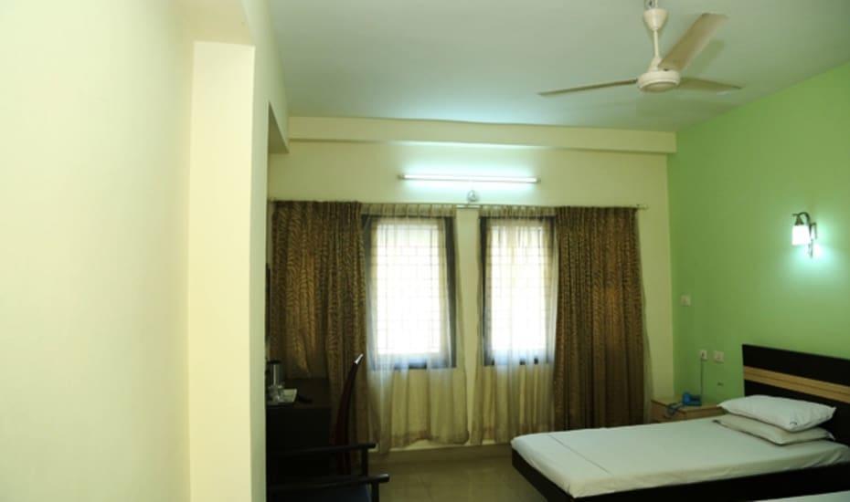 מלון Kadapa Sri Srinivasa Residency מראה חיצוני תמונה