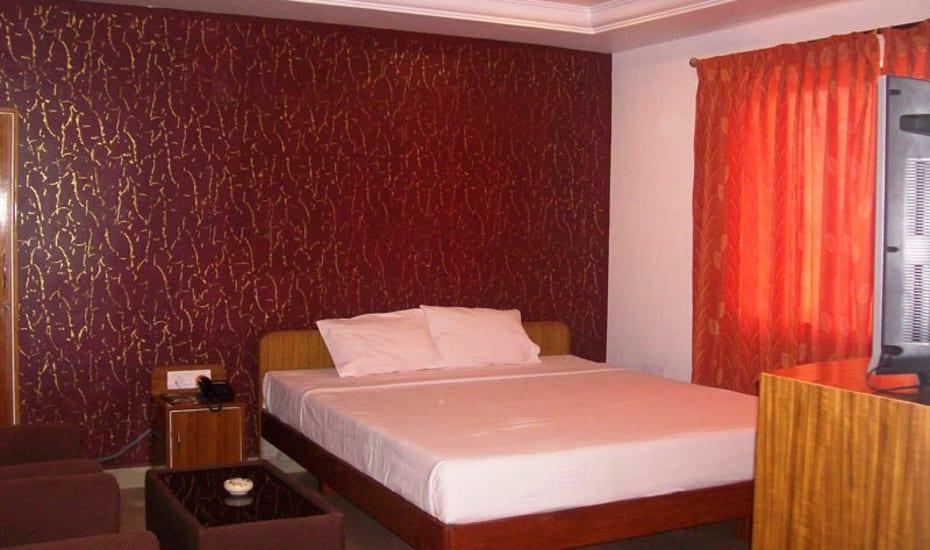 מלון Kadapa Sri Srinivasa Residency מראה חיצוני תמונה
