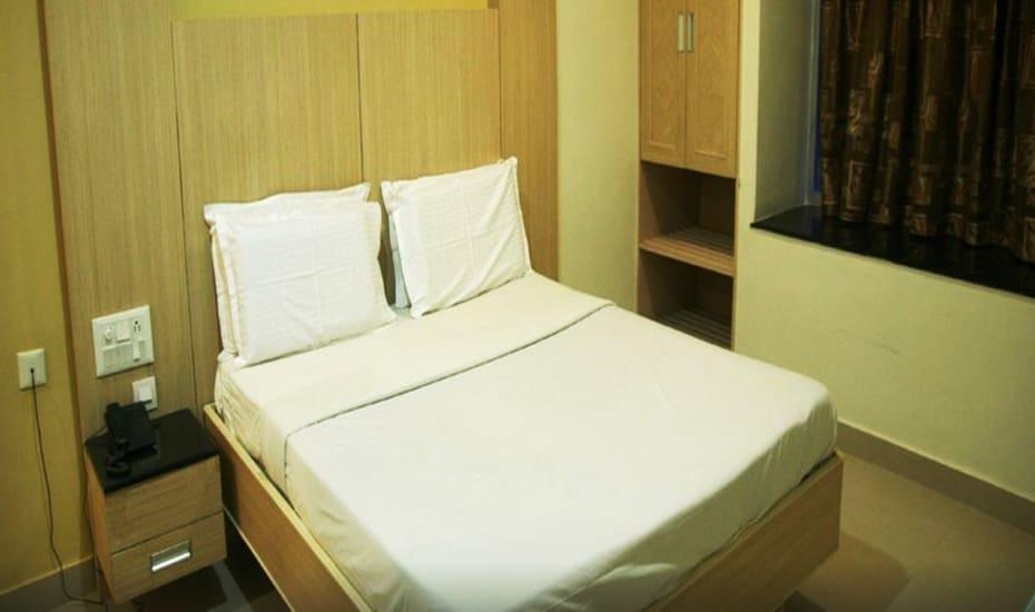 מלון Kadapa Sri Srinivasa Residency מראה חיצוני תמונה