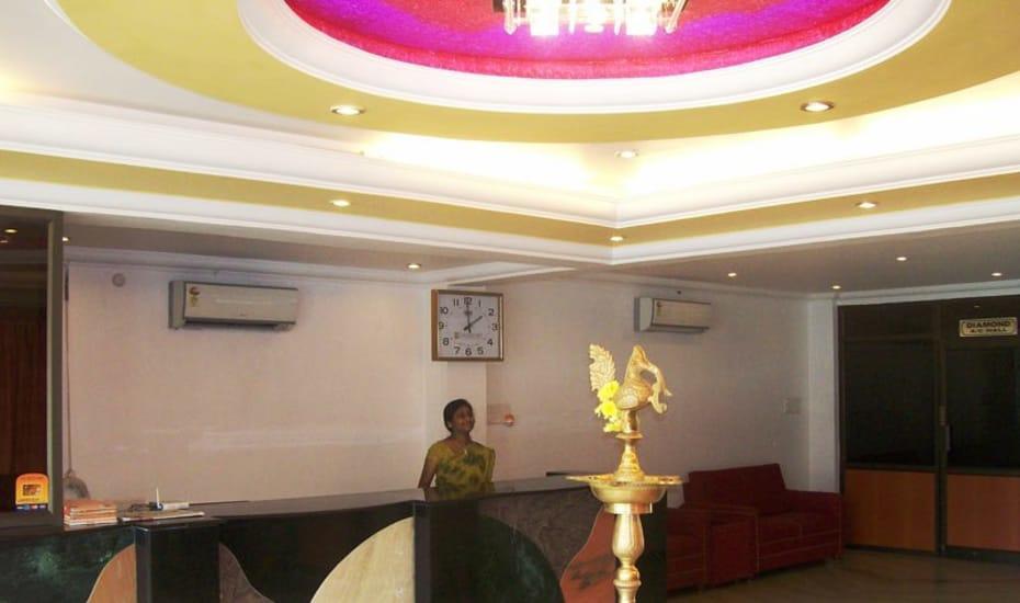 מלון Kadapa Sri Srinivasa Residency מראה חיצוני תמונה